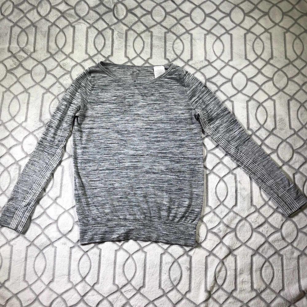Nike Dri-Fit Long Sleeve Pullover Size Medium
